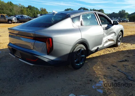 2025 Kia K4 Lxs z USA, uszkodzony, nr VIN 3KPFT4DE9SE094047